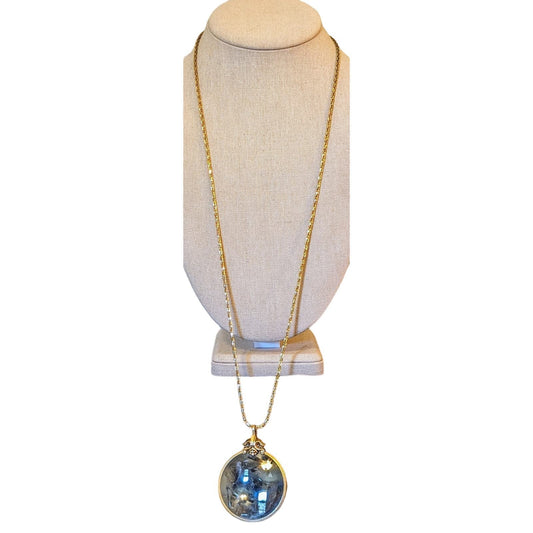 Vintage 1976 Signed Avon Magnifying Glass Pendant Necklace on 30" Monet Chain