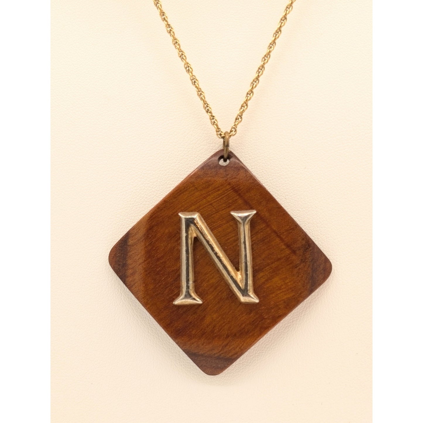 Vintage Gold Tone Wooden Initial 'N' 1.5" Pendant 17" Necklace