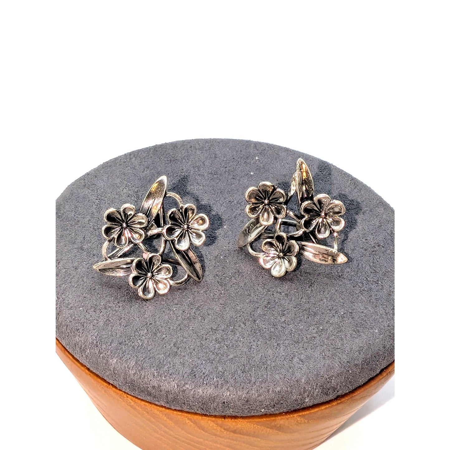 Vintage Beau Sterling 925 Sterling Silver Three Flower Screw On Earrings