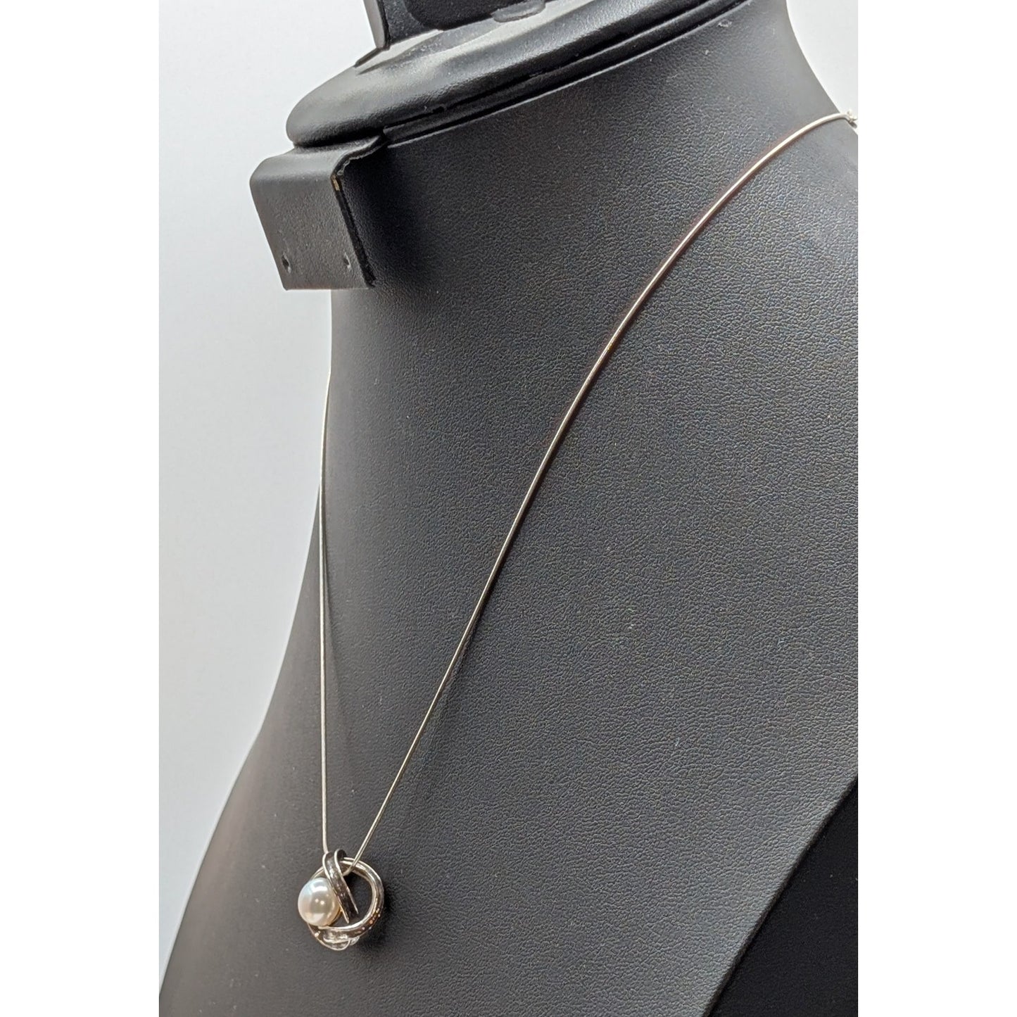 PZ 925 Sterling Made in Israel Pearl Nestled in Sterling Pendant 18" Necklace