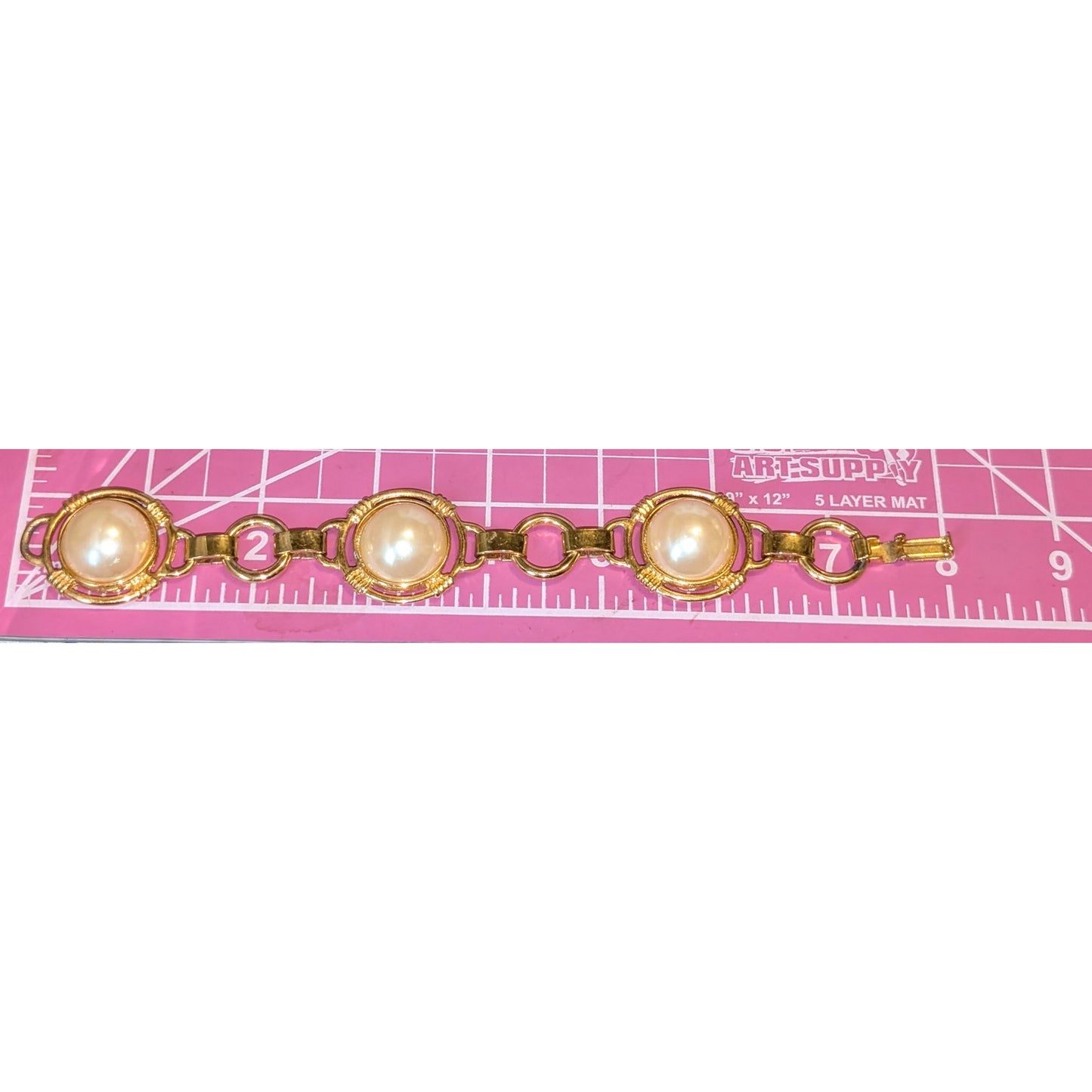 Vintage Three Large Mabe Faux Pearl Gold Tone Fold Over Clasp Chain Bracelet