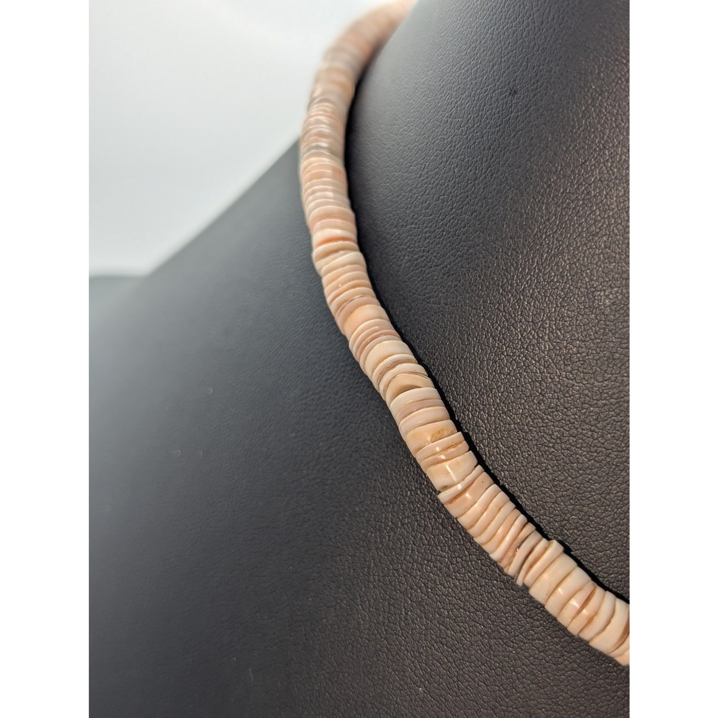 Vintage Cream Beige White Heishi Bead W/ Heart Shell Pendant 16" Choker Necklace