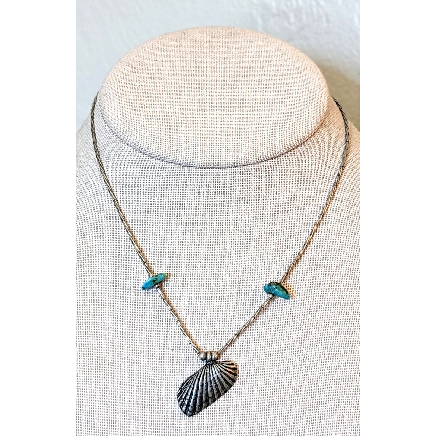Vintage Sterling Silver Shell Twisted Bead Turquoise Chip Barrel Clasp Choker
