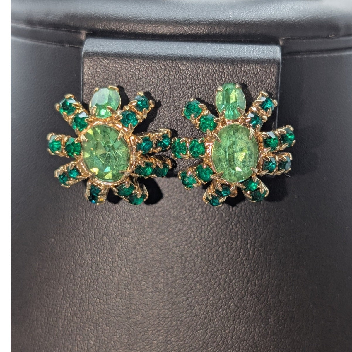 Vintage Light Green Dark Green Gold Tone 15.5" Necklace & Clip On Earring Set