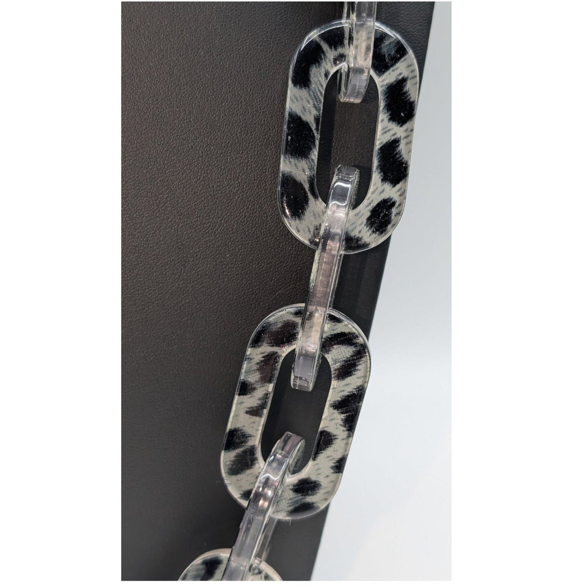 Zenzii Kelsey Gray Black Animal Print Chunky Resin Graduated Chain 36" Necklace