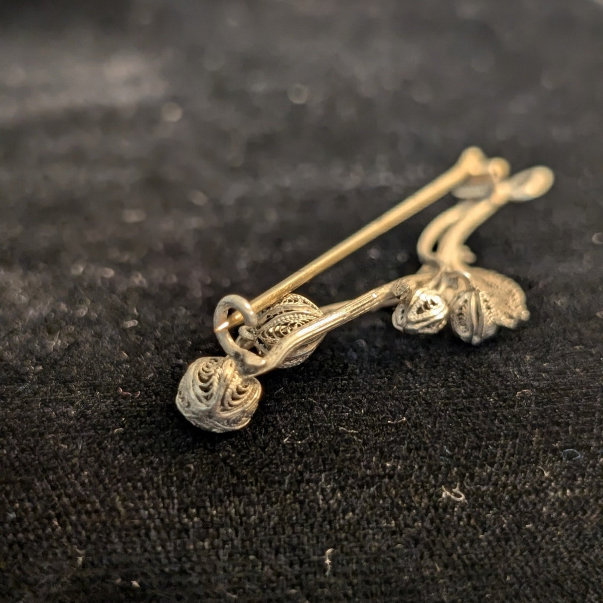 Antique HandMade Filigree 800 Silver Leaf & Flower Bud Hook Clasp Brooch