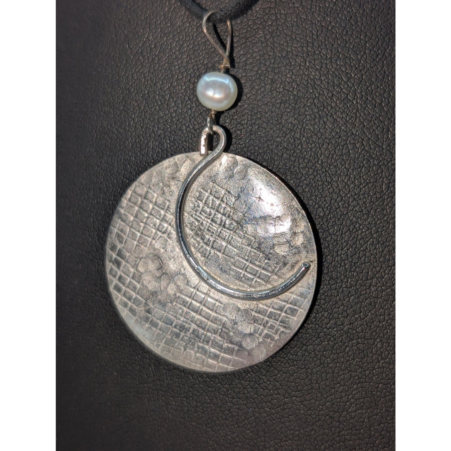 Vtg 925 Sterling Silver Corded Pearl Hammered Disk Pendant 15" Boho Necklace