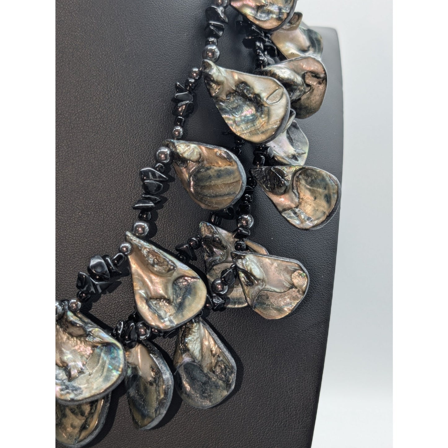 Vtg Three Strand Shell Teardrop Dangle Black Onyx Chip Glass Bead 20" Necklace