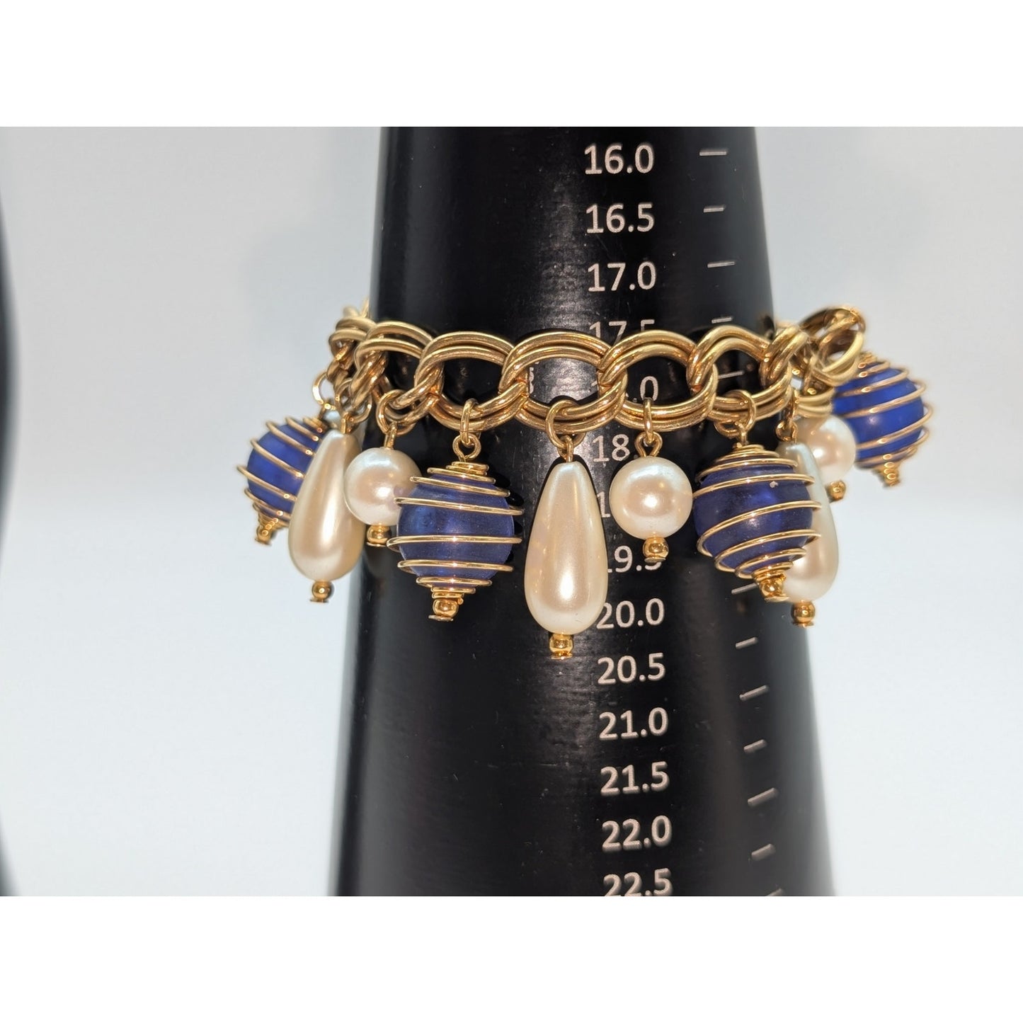 VTG Blue Cage Bead Faux Pearl Charm Gold Tone Chain Link Toggle Clasp Bracelet