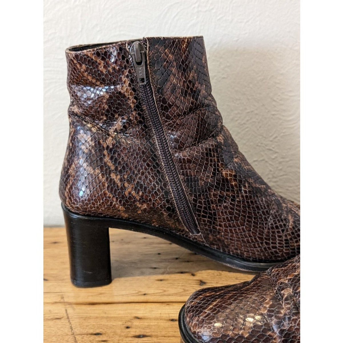 Via Spiga Snakeskin Print Brown Leather Zip Ankle Boots Square Toe Italy Sz 7.5M