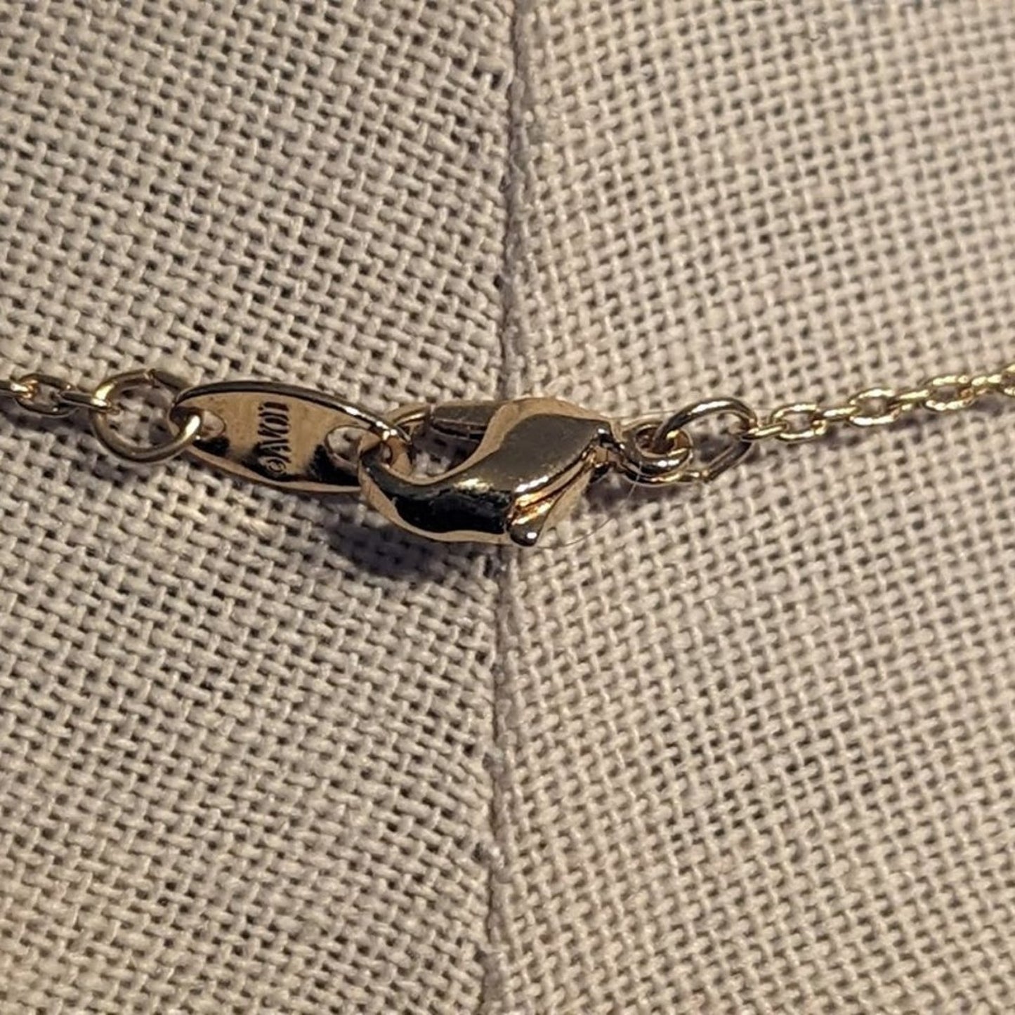 AVON Vintage Green Crystal Latticed Heart Pendant Necklace