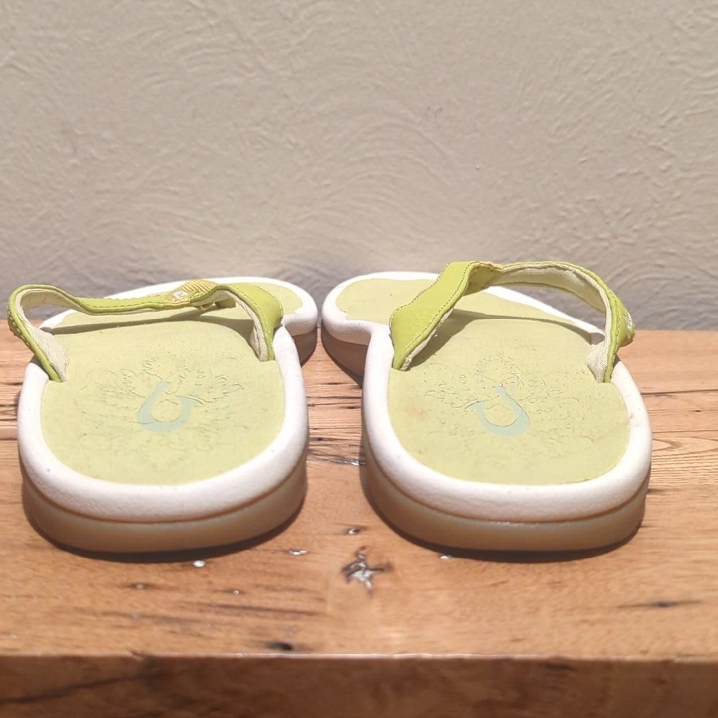 OluKai Bright Green Leather Flip Flop/Sandal Women's Size 5