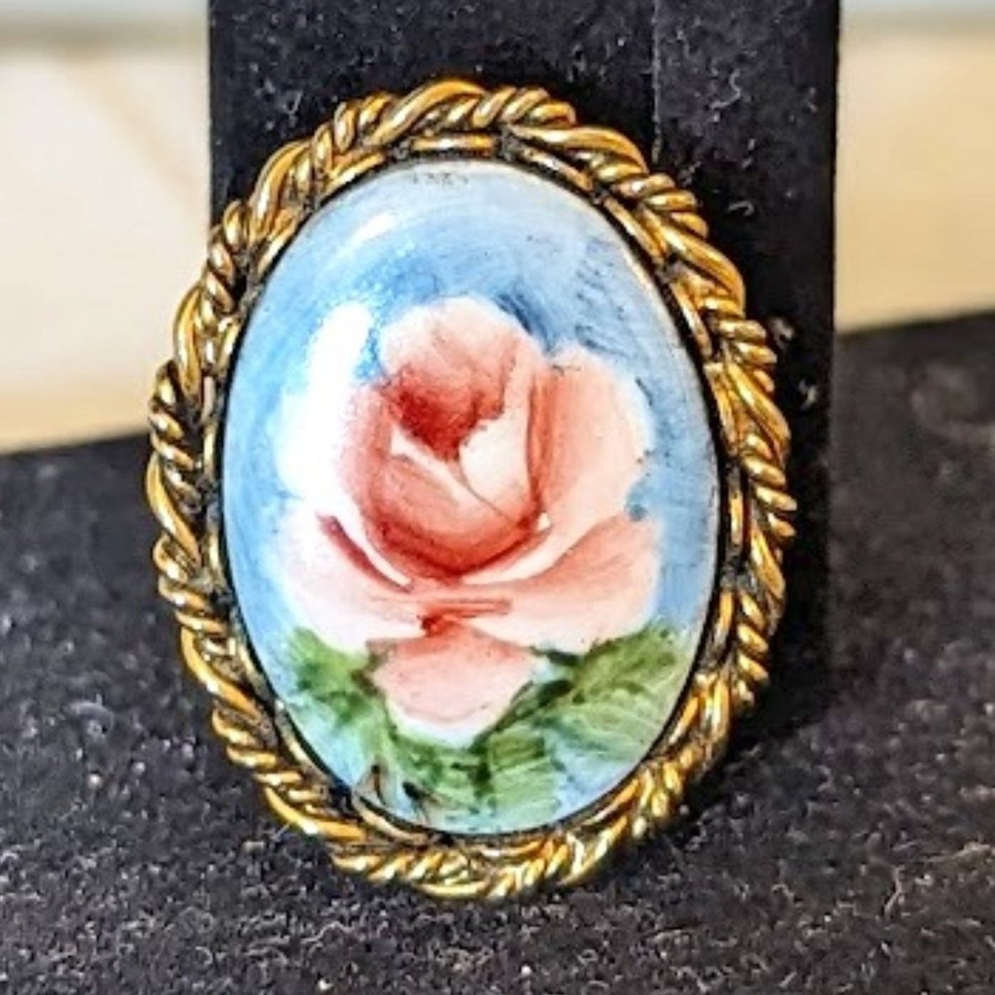 Painted Rose Ceramic Antique Gold Tone Rope Bezel Set Brooch/Pendant