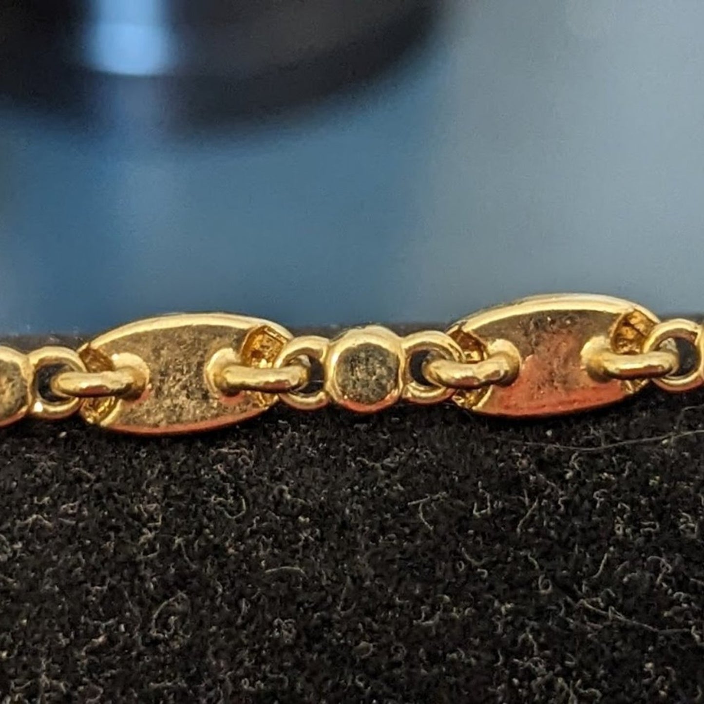 Vintage Liz Claiborne Glass 'Goldstone' Elongated Bead/Gem Bracelet Gold Tone