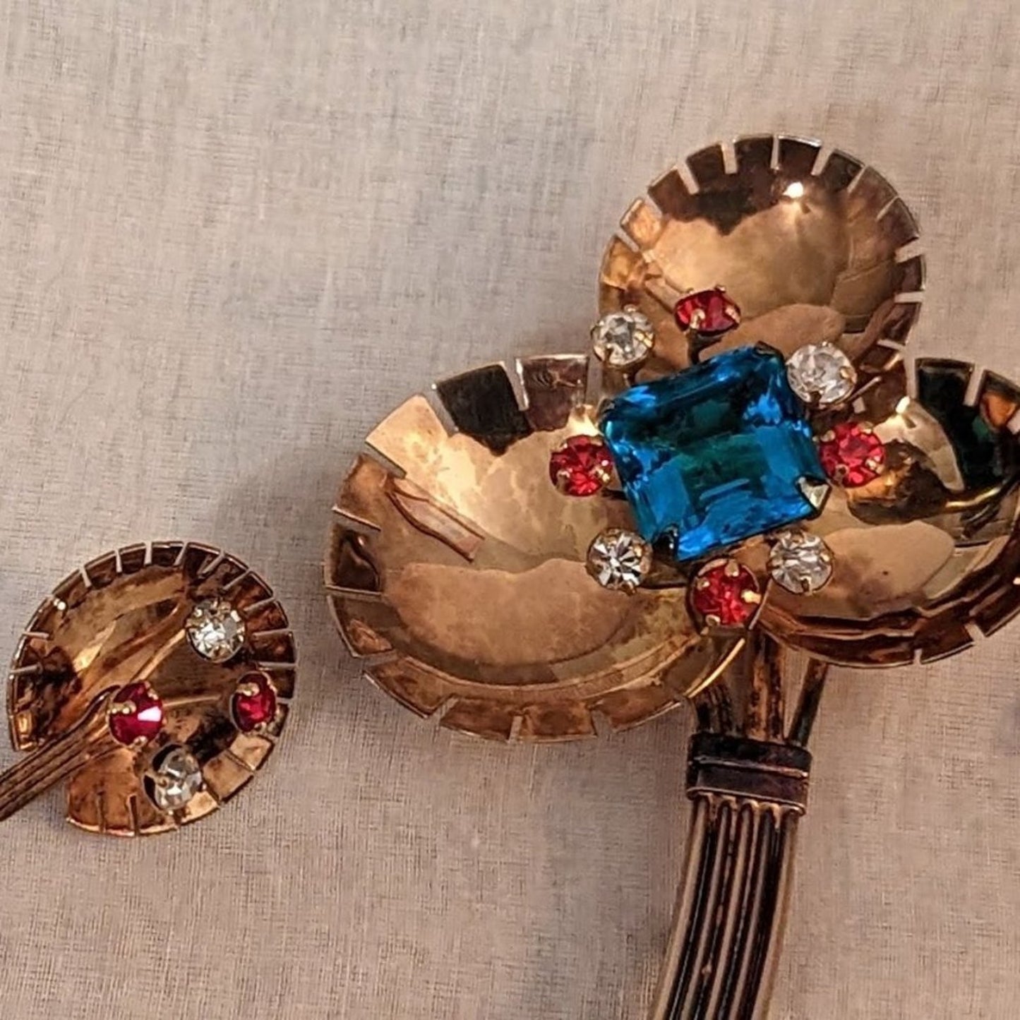 Demi-parure 1940s Gold Vermeil Over Sterling Rhinestone Brooch & Earring Set