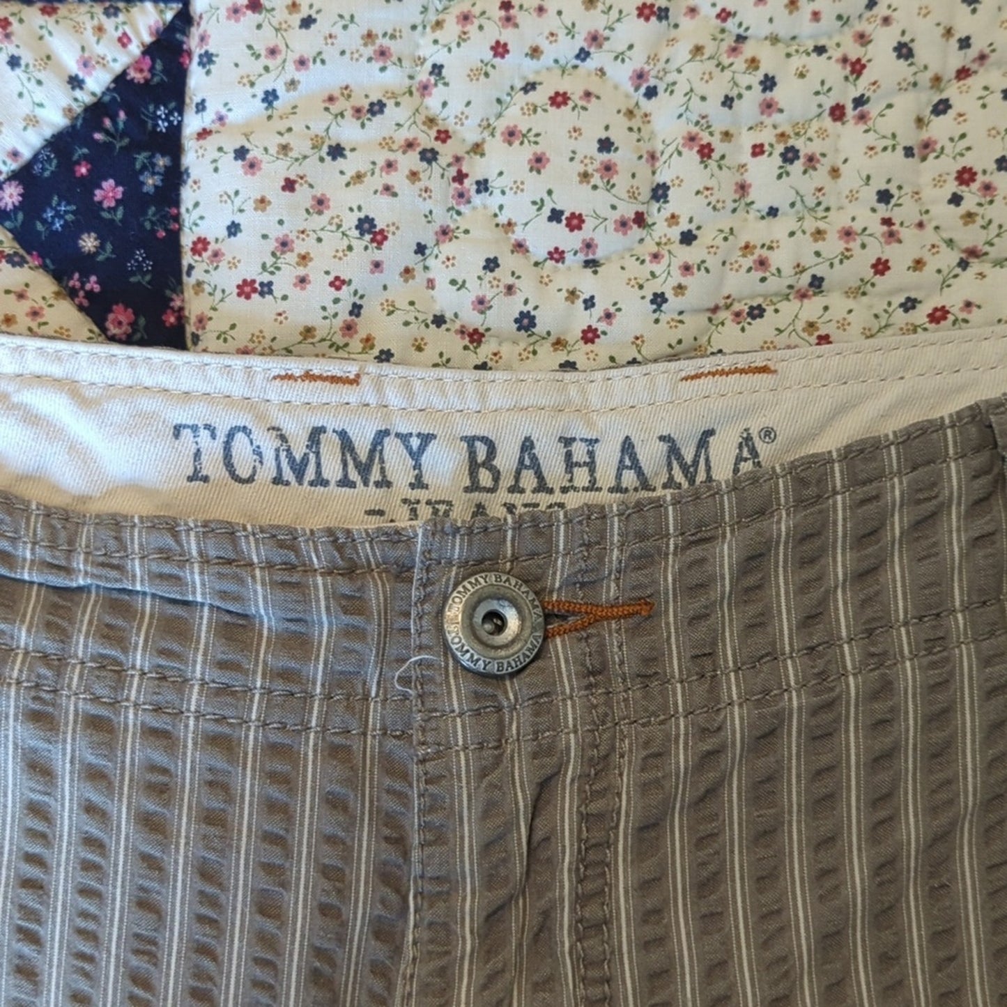 Tommy Bahama Jeans Seersucker Striped 100% Cotton Cargo Shorts Men's Size 35