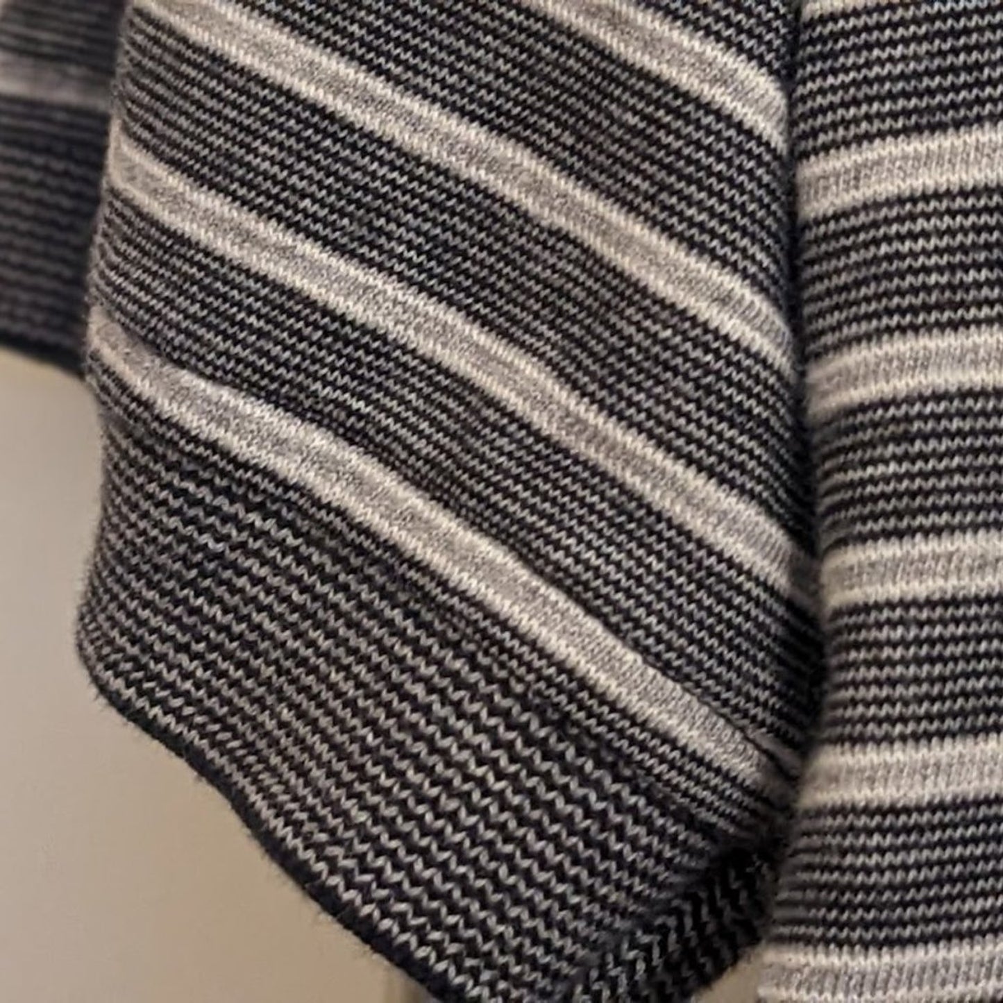 IZOD Men's Size L 100% Cotton Black and Gray Striped Golf Polo Shirt