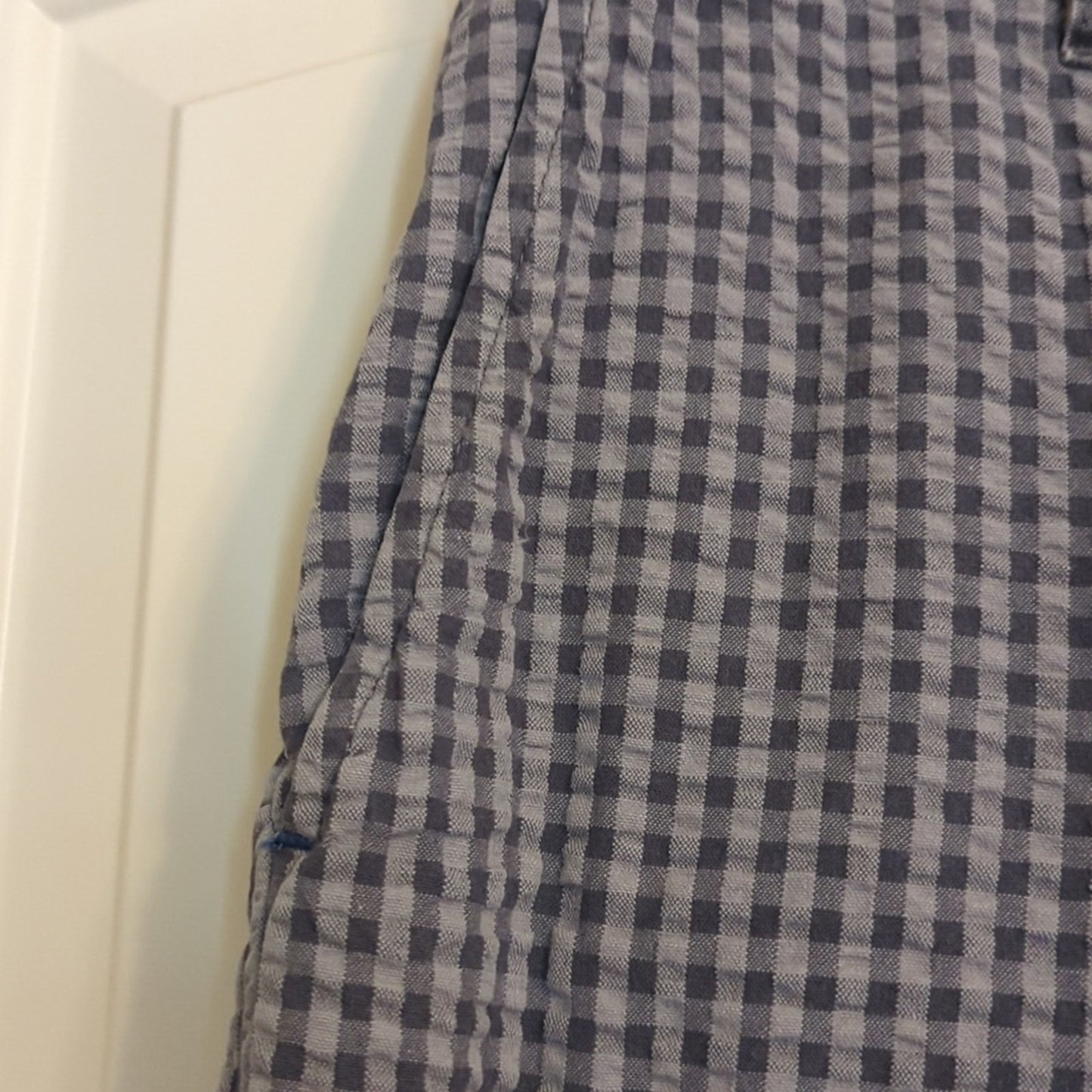 Tommy Bahama Men's Size 32 Gray and White Checked Seersucker 100% Cotton Short