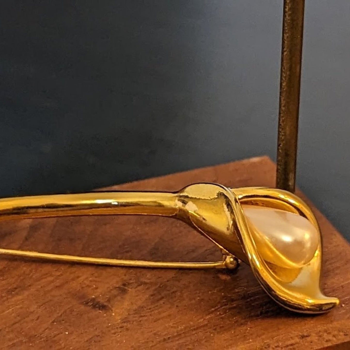 Vintage Avon Gold Tone Calla Faux Pearl Lily Brooch