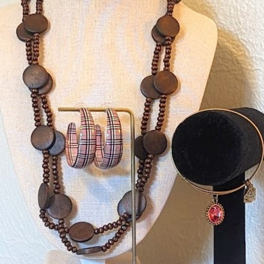 Vintage Wood Beads Pink Plaid Hoops Bracelet with Pink Crystal Charm