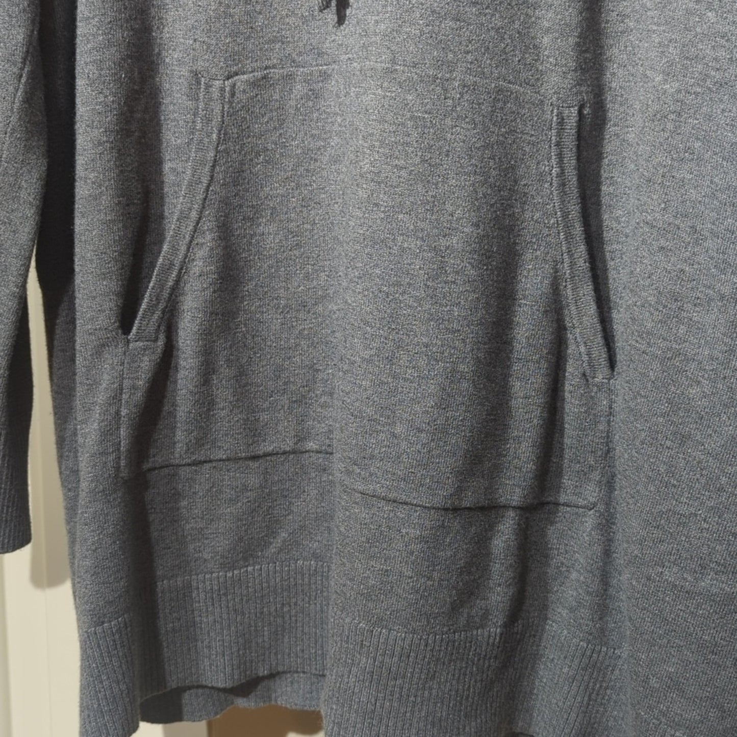 Chico's Zenergy Gray Crystal Studded Tie Hoodie Pocket Sweater Women's Sz 1 (M)