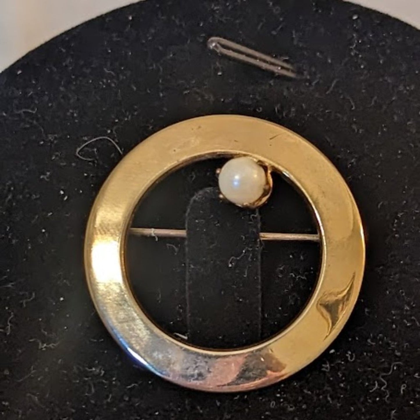 Vintage Faux Pearl Open Circle Gold Tone Brooch