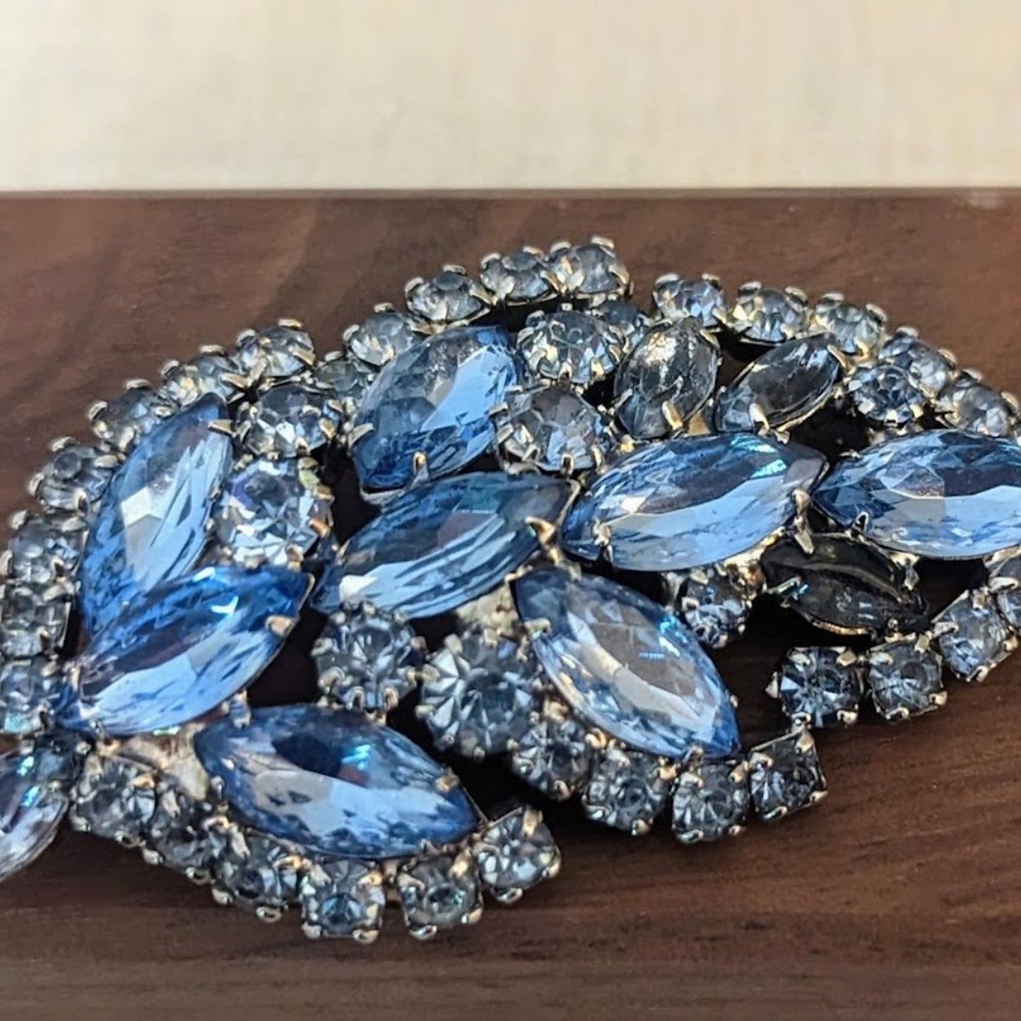 Vintage Unsigned Blue Crystal Silver Tone Leaf Brooch