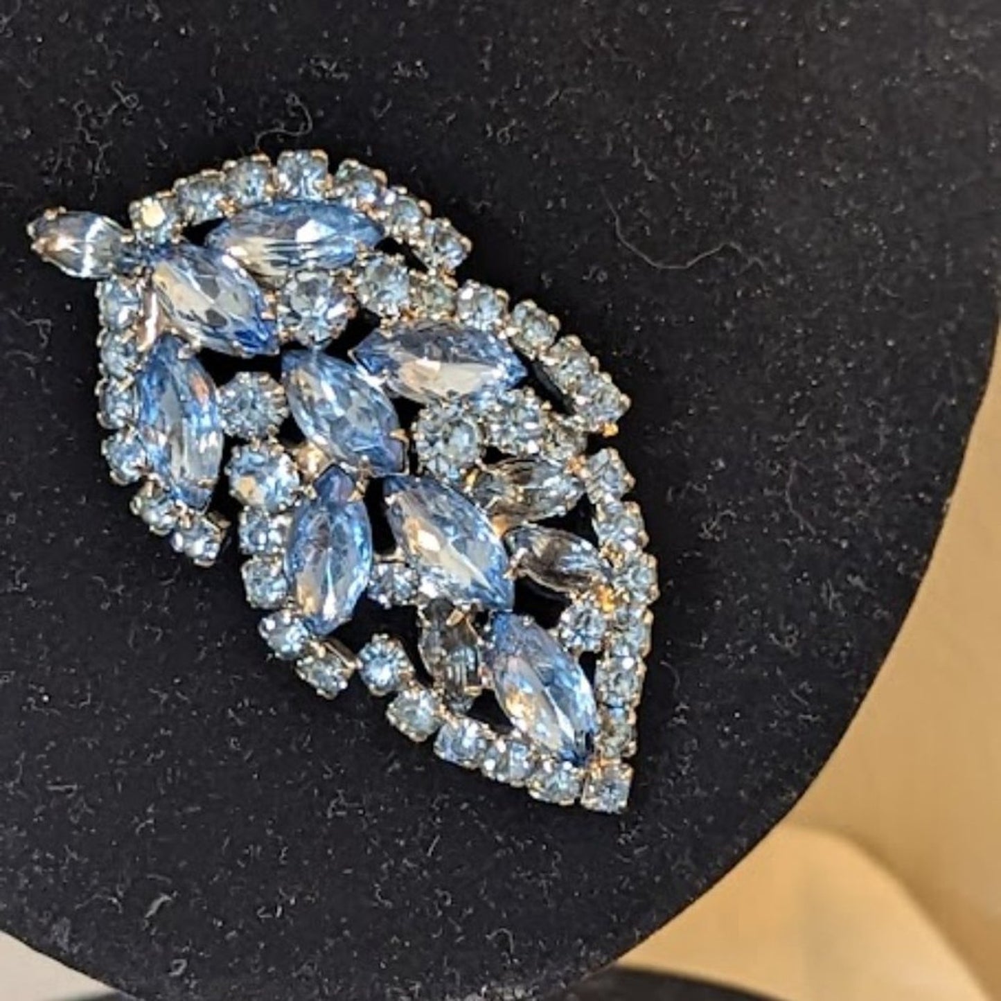 Vintage Unsigned Blue Crystal Silver Tone Leaf Brooch