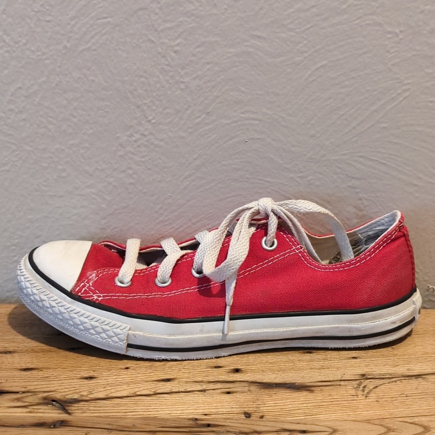 Converse All Star Red Lace Up Tennis Shoe Men's Size 3 (Women's 5)