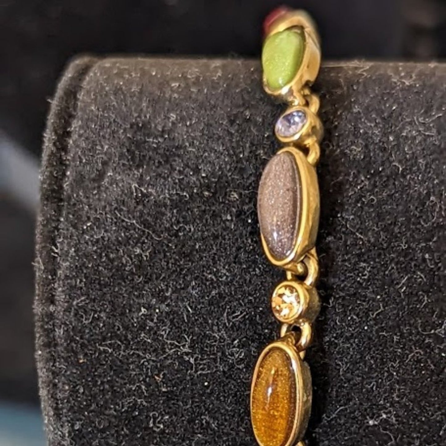Vintage Liz Claiborne Glass 'Goldstone' Elongated Bead/Gem Bracelet Gold Tone