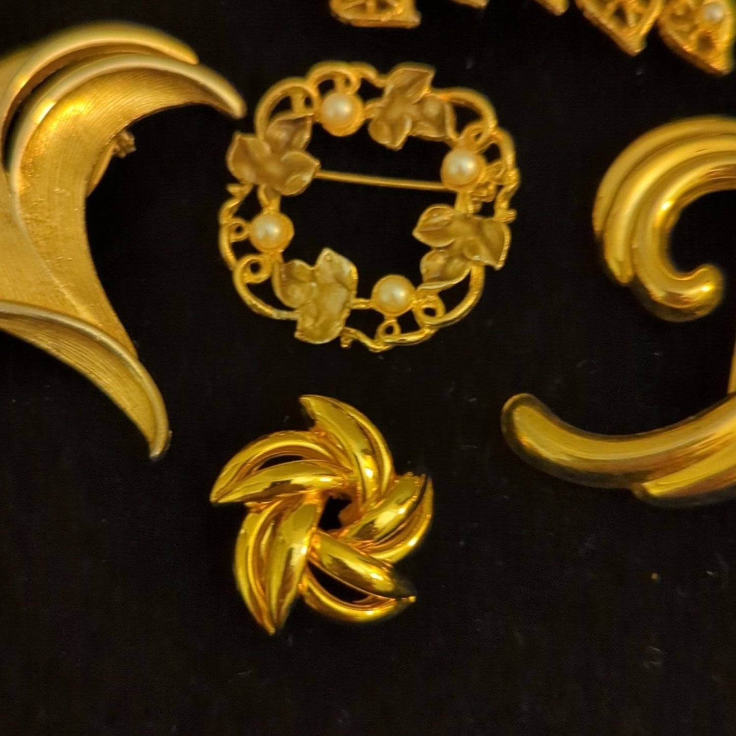 Lot of Five Vintage & Modern Gold Tone Brooches
