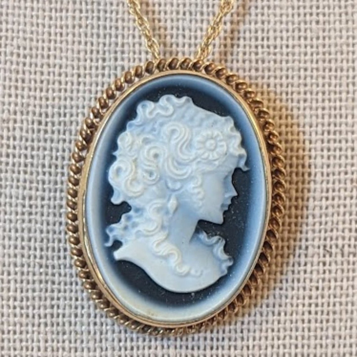 Vintage Antique Estate Cameo Pendant/Brooch Set in 14k on 14k Gold Chain