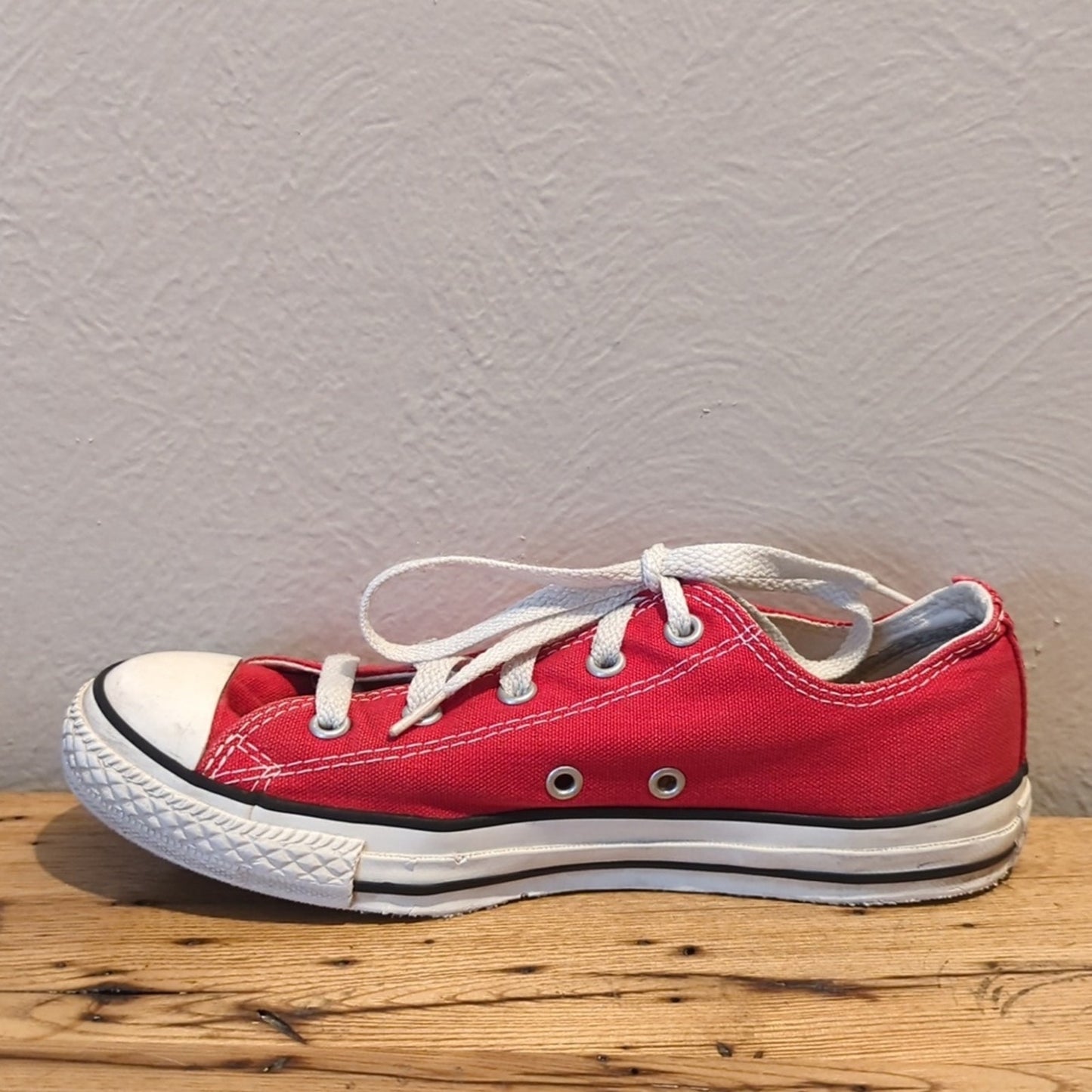 Converse All Star Red Lace Up Tennis Shoe Men's Size 3 (Women's 5)