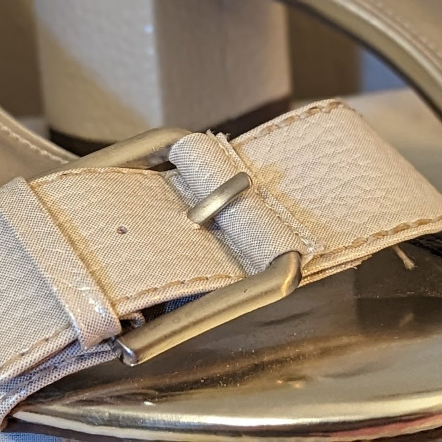 Bandolino Metallic Cream Buckle Chunky Heel Ankle Strap Sandal Size 8M