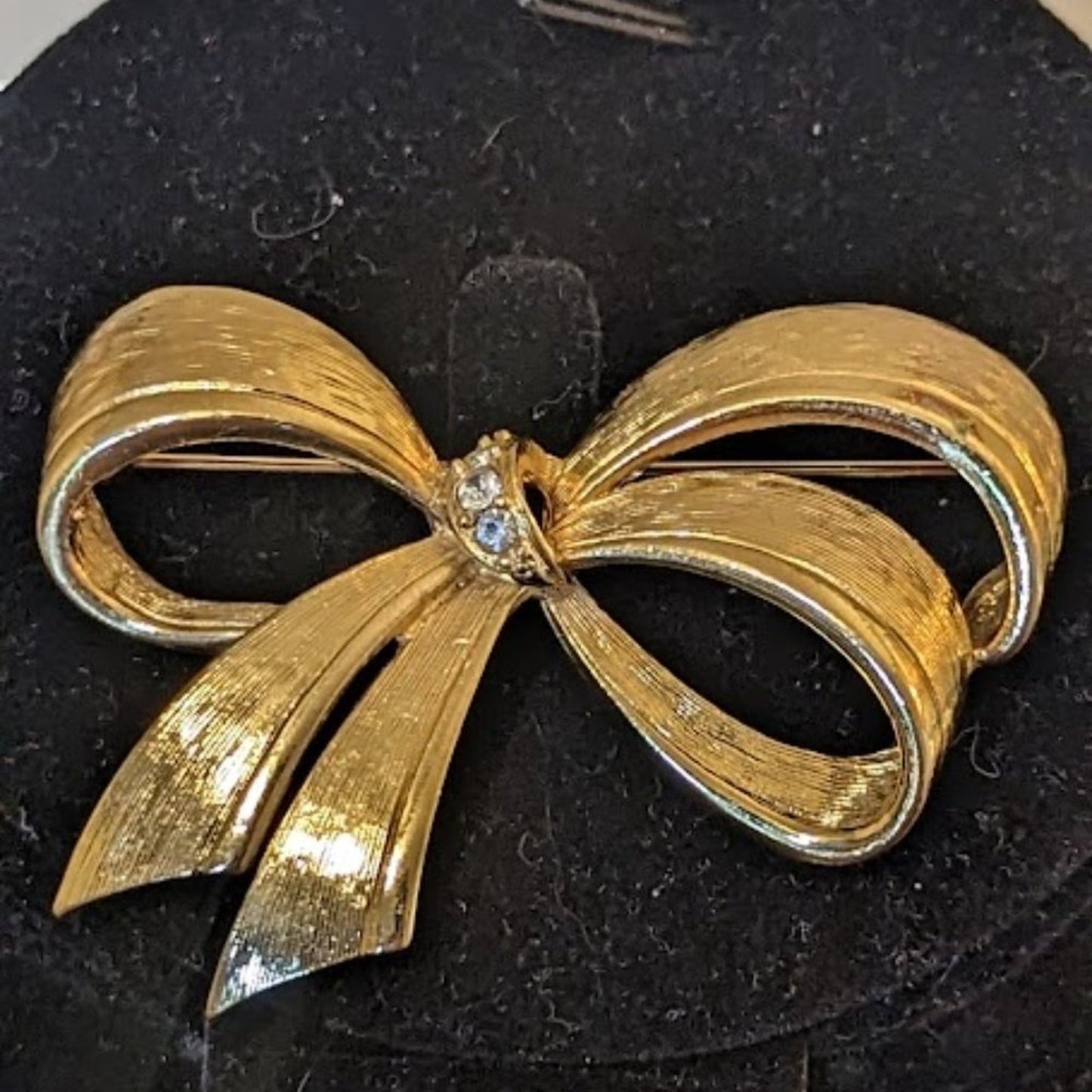 Vintage 1980s Avon Bow Pin