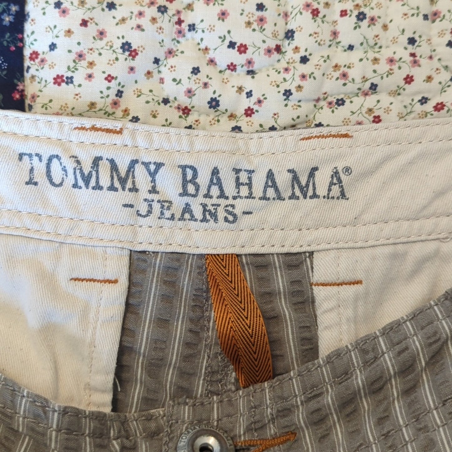 Tommy Bahama Jeans Seersucker Striped 100% Cotton Cargo Shorts Men's Size 35