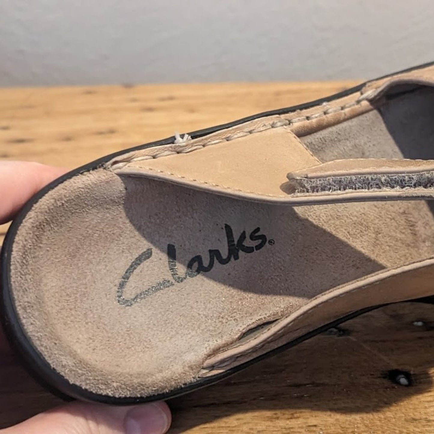 Clark's Women's 7M AdjustableTab Light Brown Woven Leather Slide On Shoe