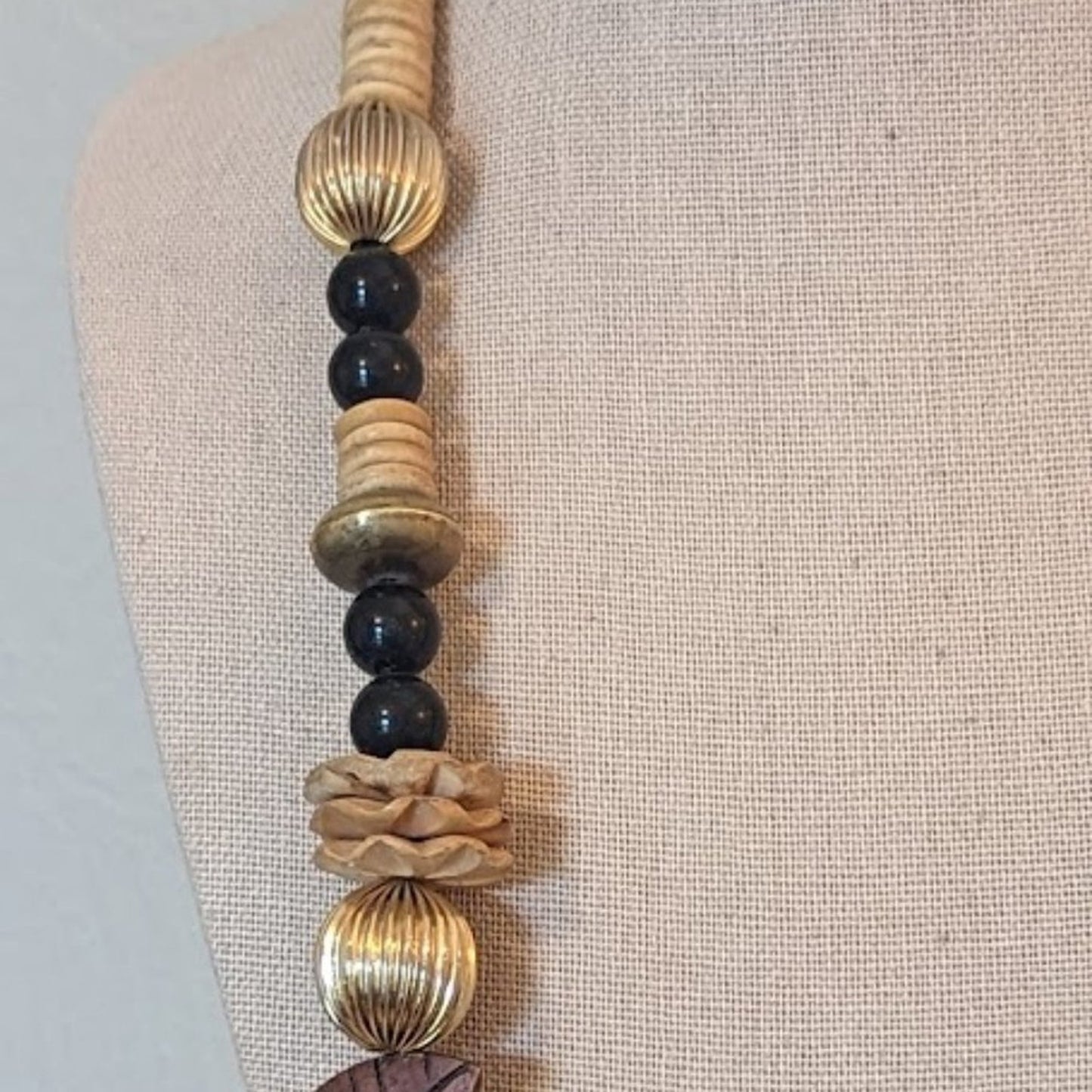 Vtg Tribal Chunky Wood Carved Leaf Multi-Bead 24" Gold Tone Hook Clasp Necklace