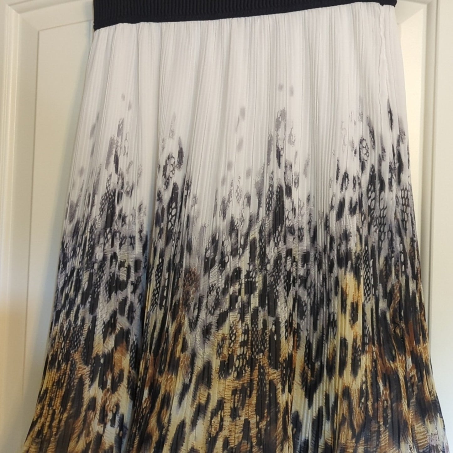 Studio West Apparel Women's Size L Animal Print Pleated Elastic Waist Skirt