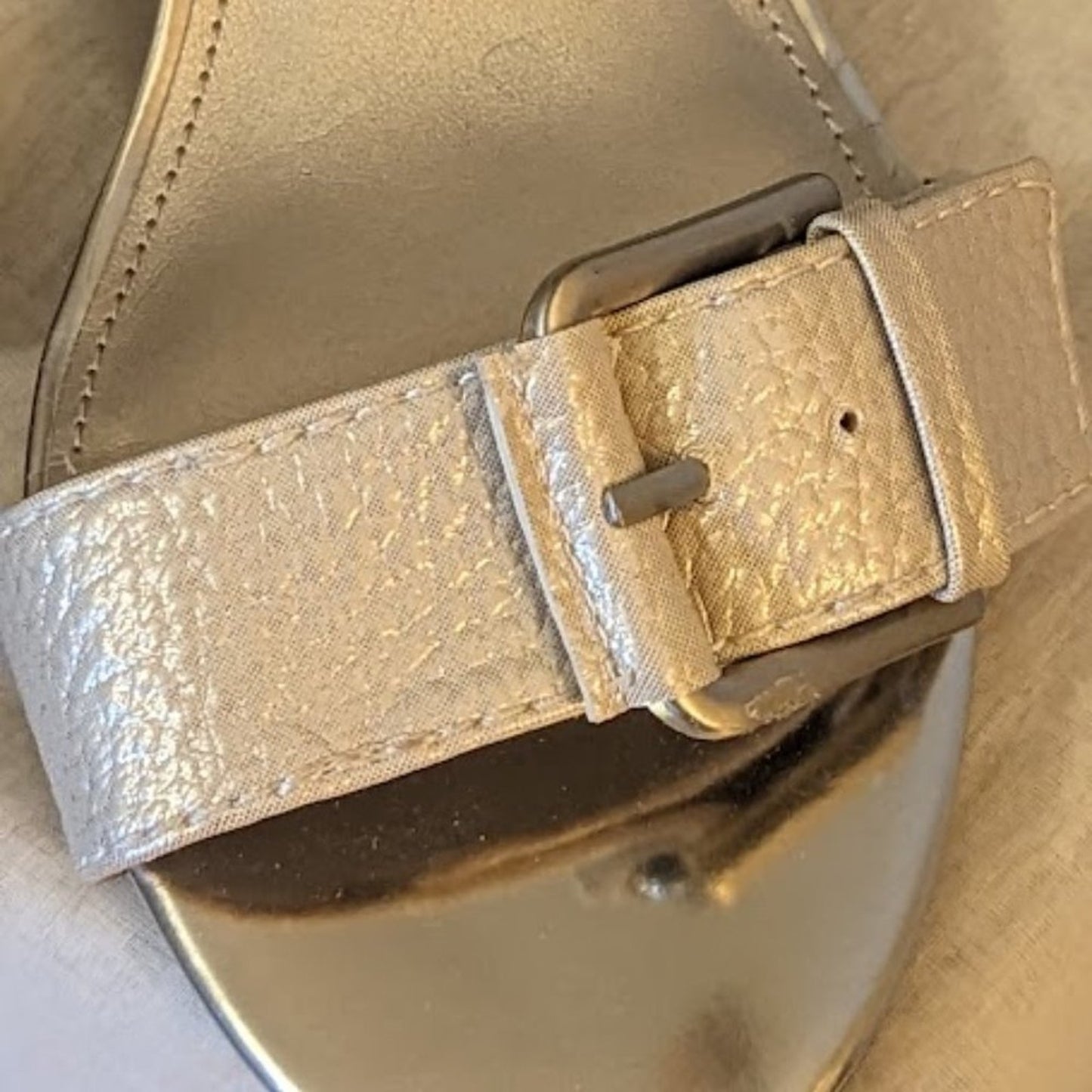 Bandolino Metallic Cream Buckle Chunky Heel Ankle Strap Sandal Size 8M
