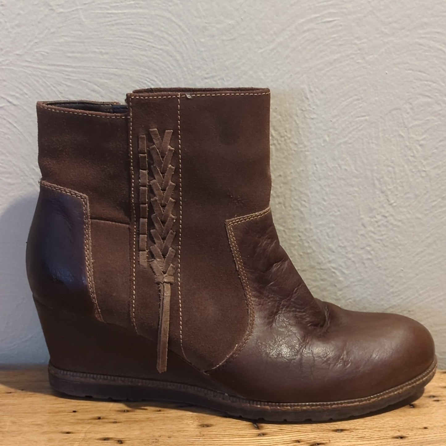 Earth Hilltopper Brown Leather & Suede Wedge Heel Bootie Women's Size 11B