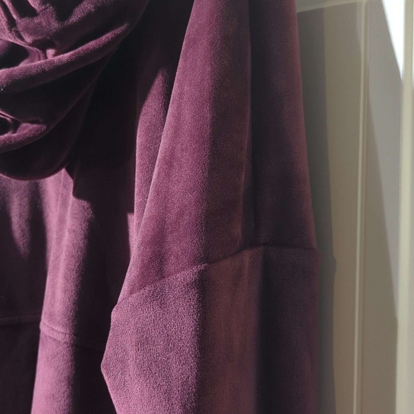 DKNY 90s Burgundy Velour Oversized Hoodie w/ Kangaroo Pocket Women's Sz S