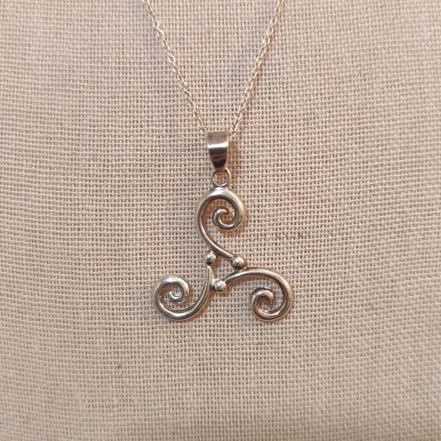 Large Celtic Triskelion 925 Silver Pendant on Vintage 925 Italy Silver Chain