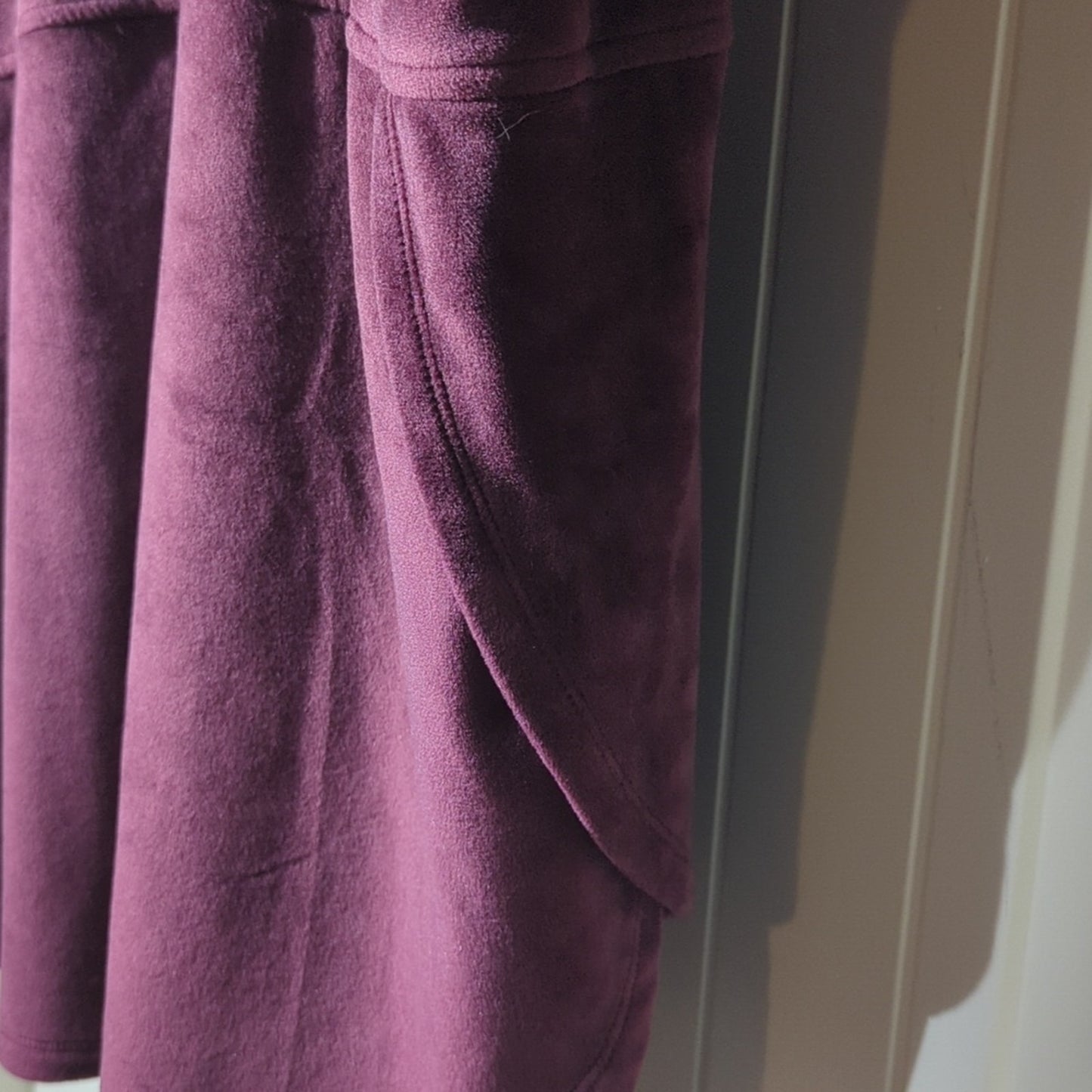 DKNY 90s Burgundy Velour Oversized Hoodie w/ Kangaroo Pocket Women's Sz S