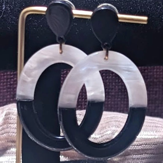Vintage 70s Mod Black and White Acrylic Drop Post Earrings