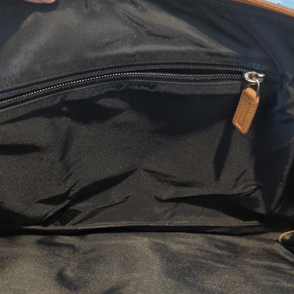 Levenger Business Vintage Tan Leather Briefcase with Crossbody Strap