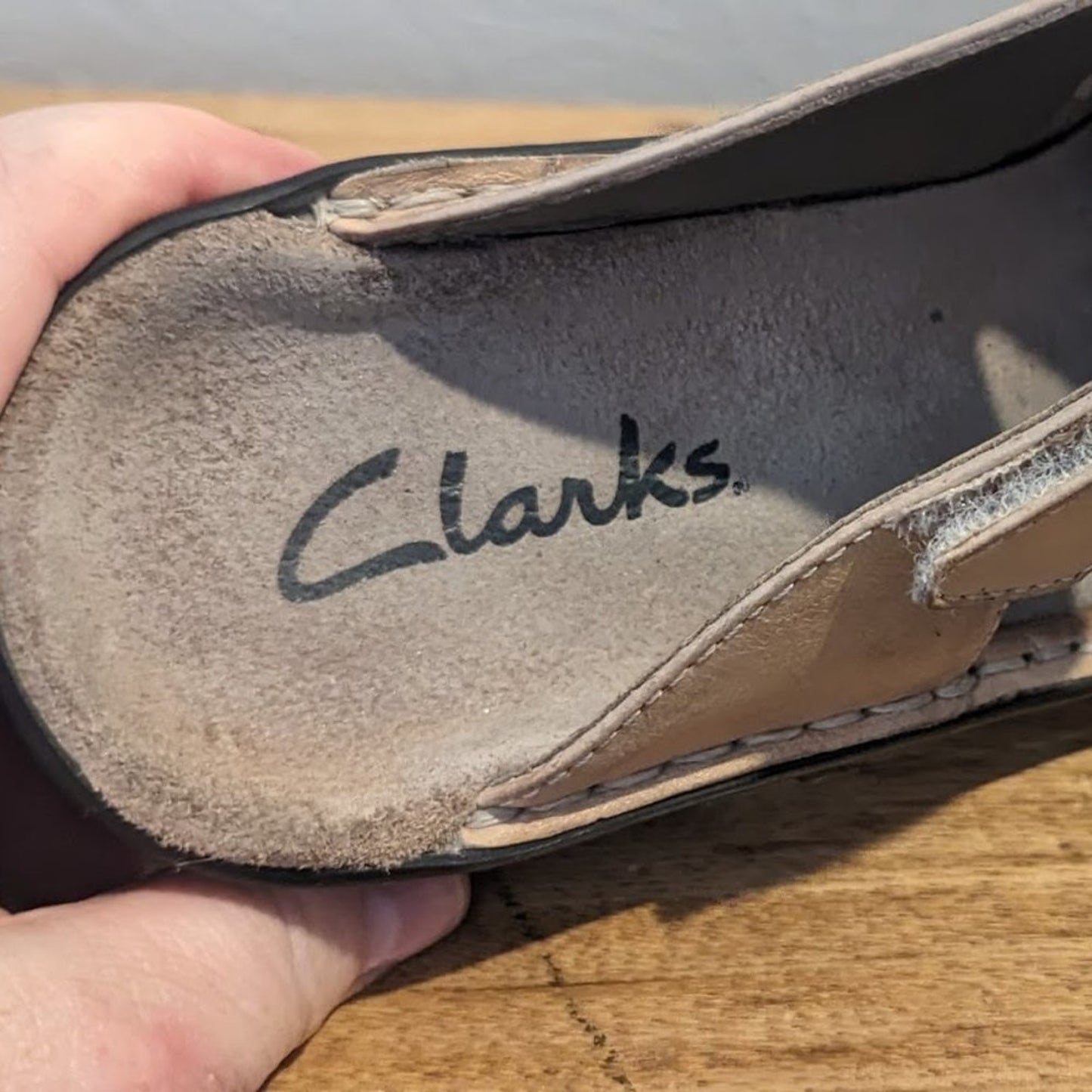 Clark's Women's 7M AdjustableTab Light Brown Woven Leather Slide On Shoe