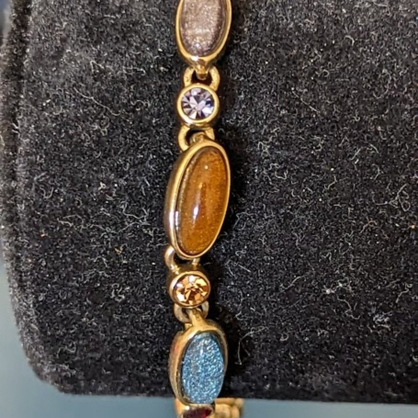 Vintage Liz Claiborne Glass 'Goldstone' Elongated Bead/Gem Bracelet Gold Tone