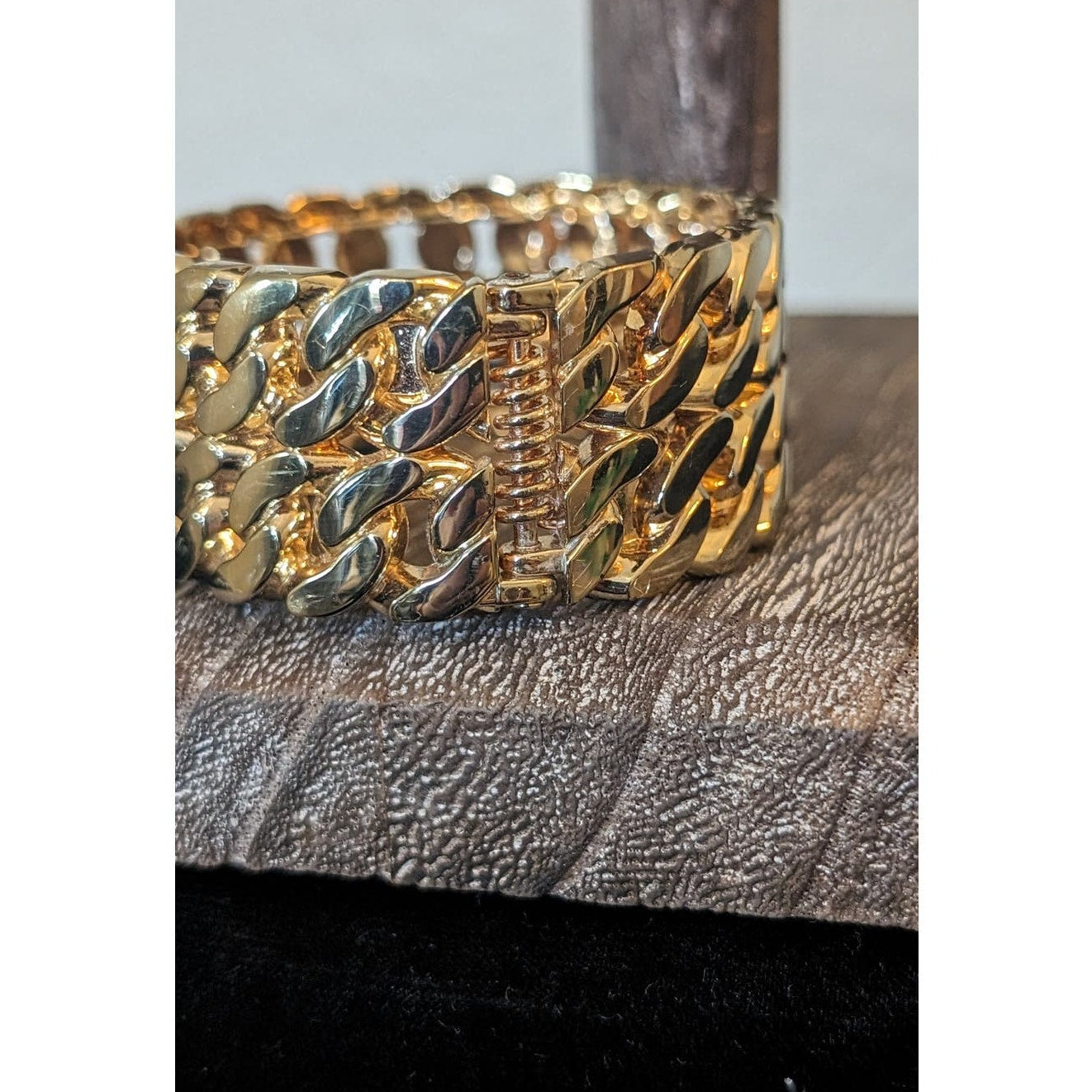 Gold Tone Double Curb Link Oval Hinge Close Clamper Bracelet