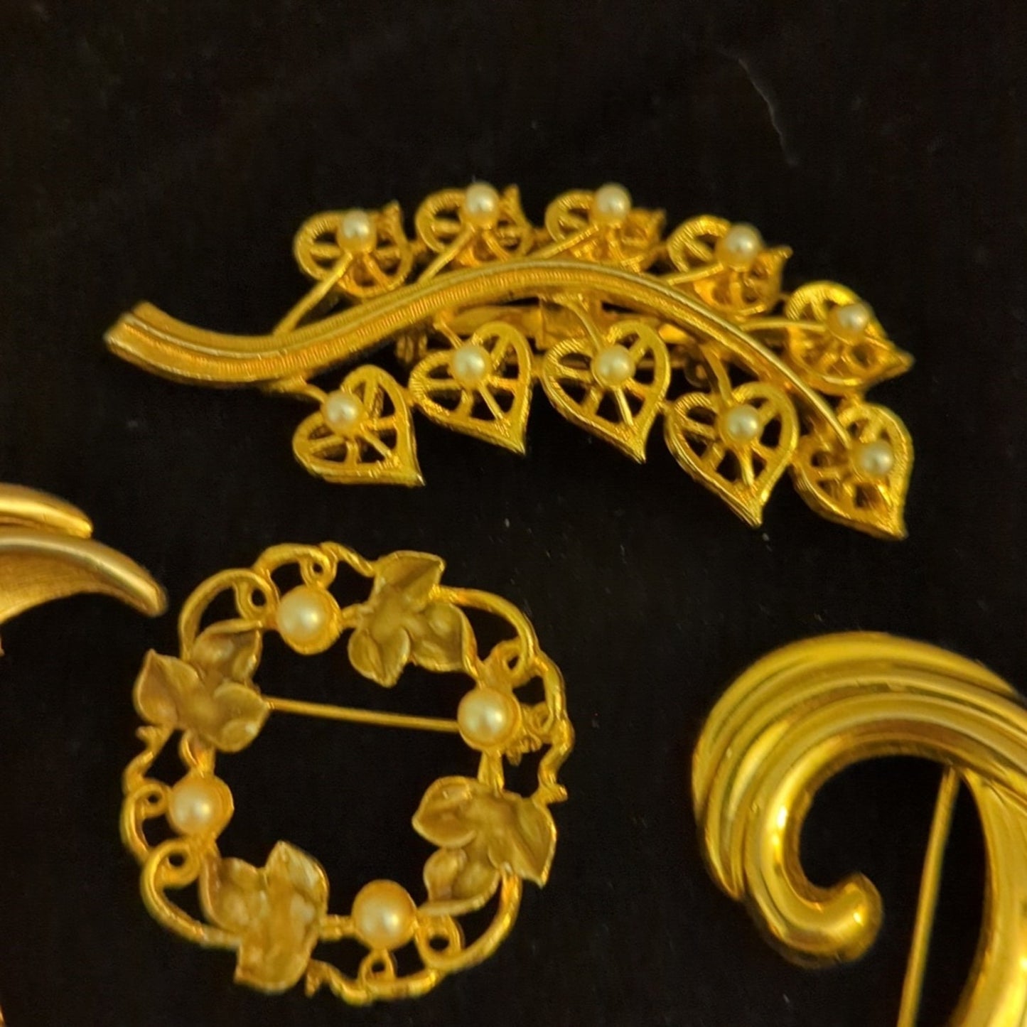 Lot of Five Vintage & Modern Gold Tone Brooches